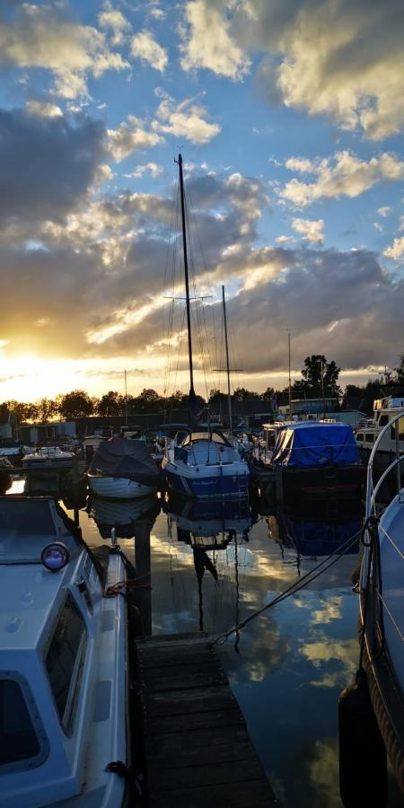 C'Est La Vie Houseboat Ξενοδοχείο Nederhorst den Berg Εξωτερικό φωτογραφία